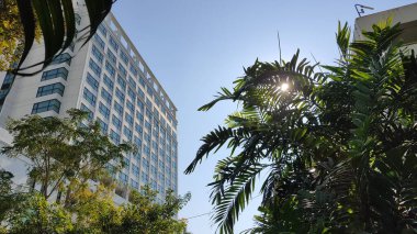 Şehrin modern binası