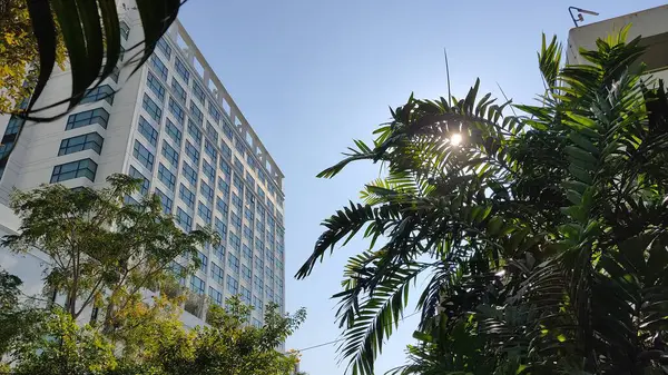 Şehrin modern binası