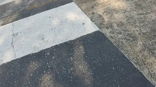 Yol işaretleri, tabelalar ve asfalt, trafik işaretleri ve yollar