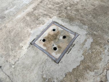 Eski paslı metal boru