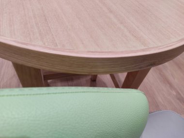 Oda boş ahşap masa