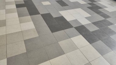 Yerde boş fayanslar