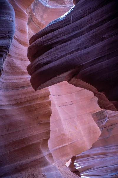 アンテロープ キャニオンのピンクとオレンジの砂岩の形成 — ストック写真