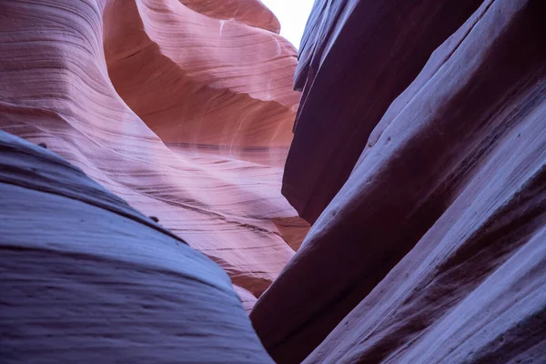 羚羊峡谷中的粉色和橙色砂岩形成 — 图库照片