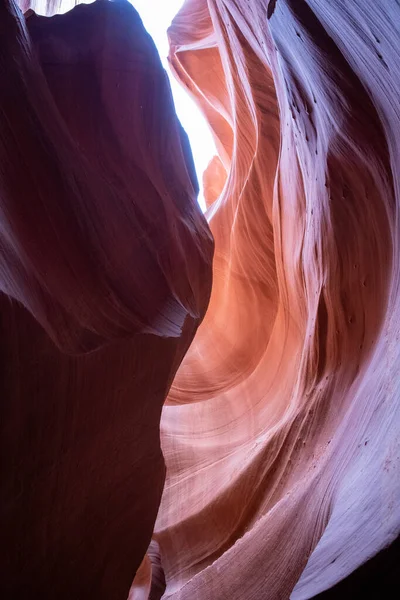 アンテロープ キャニオンのピンクとオレンジの砂岩の形成 — ストック写真