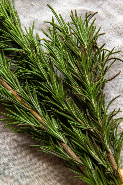 Close Fresh Rosemary Natural Linen Cloth Organic Aromatic Herb — Stock Photo, Image