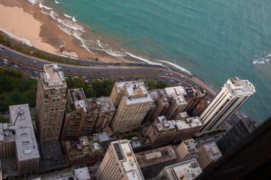 Chicago şehir merkezinin, yüksek binaların ve Michigan Gölü 'nün hava manzarası.