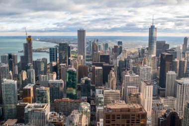 Chicago şehir merkezinin, yüksek binaların ve Michigan Gölü 'nün hava manzarası.