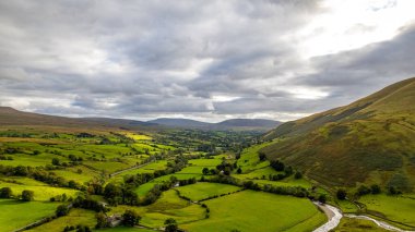 Dağlarda kırsal görünümü