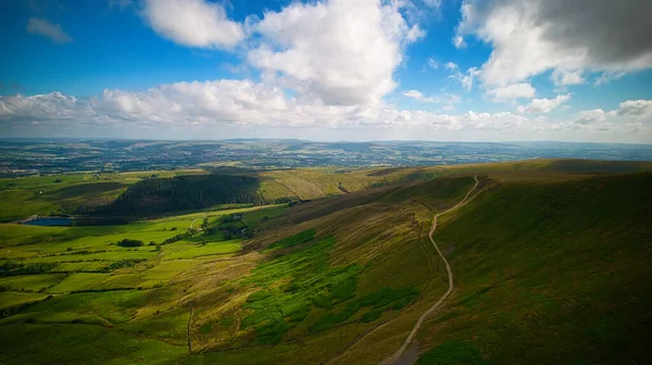 イギリスの美しい緑の大地を空中から眺め — ストック写真
