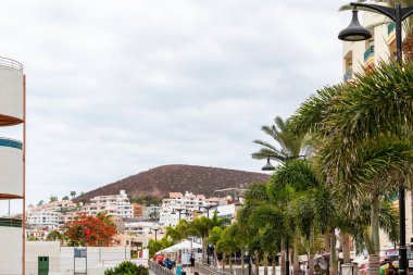 Santa Barbara, California - Aralık 2017: Santa Barbara, popüler bir turizm beldesi. Meşhur Barbara Santa Barbara gezinti güvertesi.