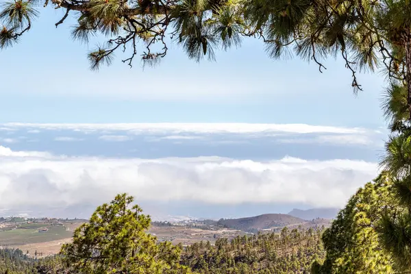 Het Landschap Van Bergen Wolken — Stockfoto