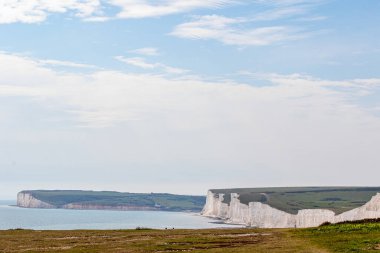 Dorset 'teki büyük beyaz deniz kayalıklarının manzarası