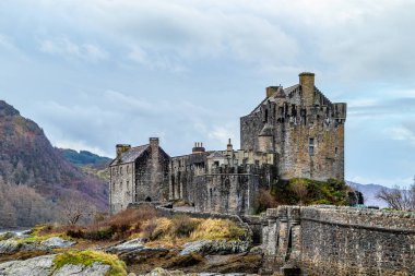 İskoçya 'daki Dondonin Kalesi, İngiltere