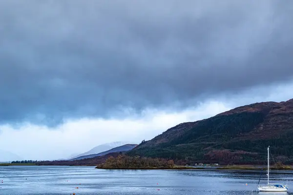 Loch Lomond Egy Gyönyörű Nyári Napon — Stock Fotó