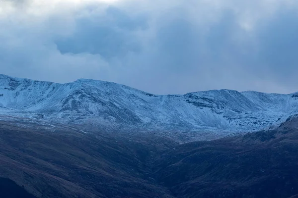 Neve Coberto Montanha Pico Inverno — Fotografia de Stock