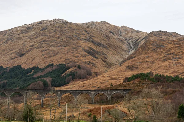 Eine Schöne Aufnahme Einer Leeren Hölzernen Eisenbahnbrücke Schottland Einem Sonnigen — Stockfoto