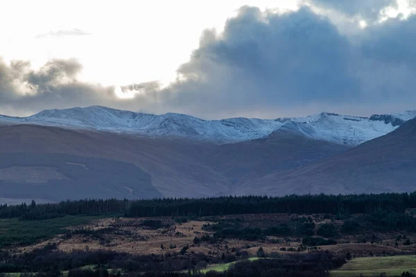 Zimní Krajina Horách Skotska Sněhem Zakryté Vrcholy Pozadí — Stock fotografie