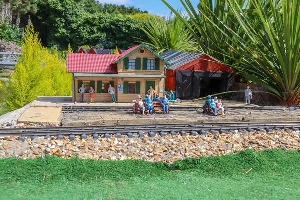 Minyatür insanların minyatür dünyasının modeli