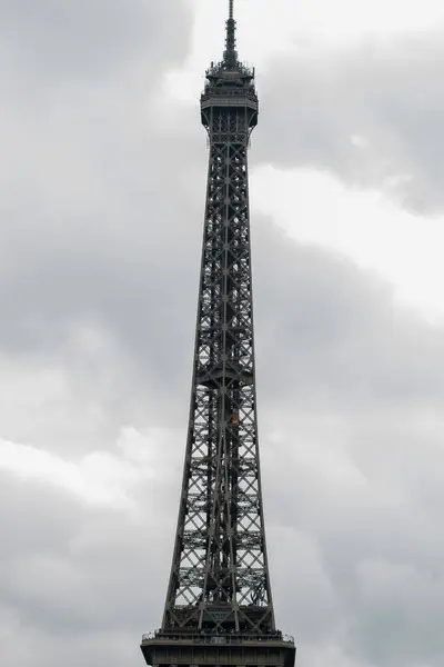Alacsony Szögű Felvétel Eiffel Toronyról Párizsban Franciaországban — Stock Fotó