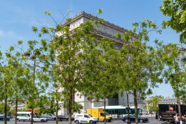 Paris, Fransa - Ağustos 2017: Paris Caddesi 'nin manzarası