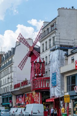 Paris, Fransa - Ağustos 2018: Paris, Fransa, Avrupa 'daki ünlü Fransız Sokağı