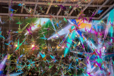 Pazarda noel ağacı süslemesi