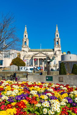 Liverpool 'daki katedral ve St. Mary Katedrali.