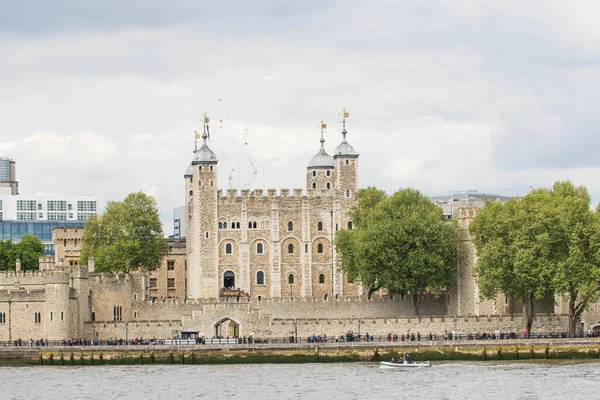 Stock image tower of london and big ben