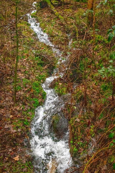 Bela Cachoeira Montanha Dia Ensolarado Outono Nas Montanhas Dos Cárpatos — Fotografia de Stock