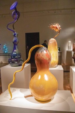 Eski kilisenin içinde.