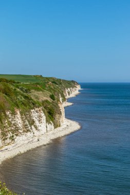Uçurumdan deniz kıyısının güzel manzarası