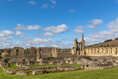 St. Michael, Cornwall, İngiltere 'deki manastırın kalıntıları.