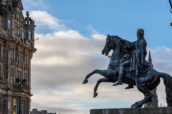 Edinburgh November Statue Der Schottischen Königin Der Stadt Edinburgh Schottland — Stockfoto