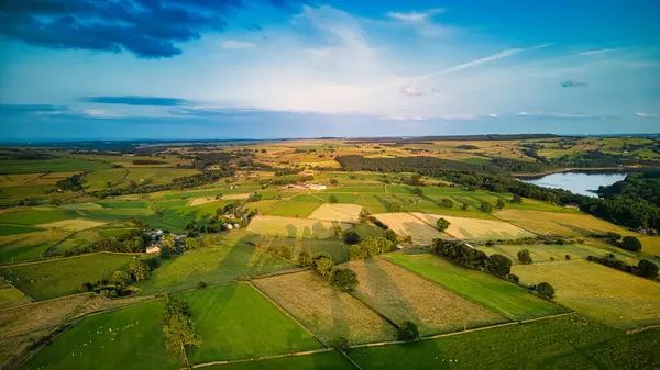 Kırsal ve nehir manzarası