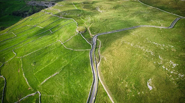 Воздушный Дрон Выстрел Красивых Зеленых Белых Полей Сельской Местности — стоковое фото
