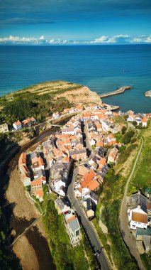 Deniz kıyısının güzel manzarası