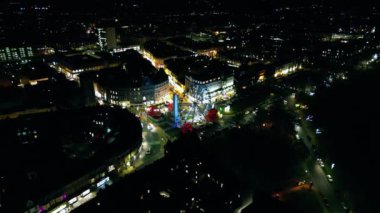Yukarıdan noel gecesi manzarası. Yeni yıl şehri.