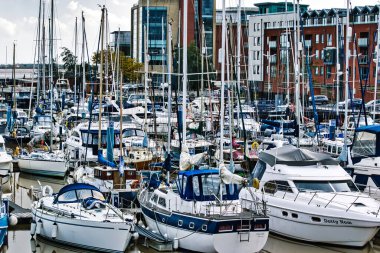 Kuzey limanındaki marina en popüler turistik merkezin limanıdır.