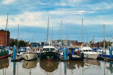 Liverpool Limanı 'ndaki tekneler, UK