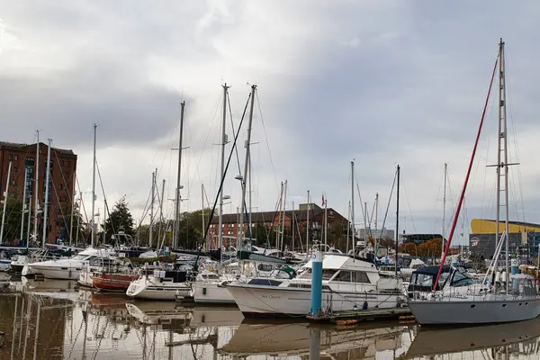 Hollanda Adası 'ndaki bir marinada.