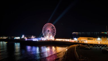 Akşamları şehrin en ünlü simgesinin gece manzarası.