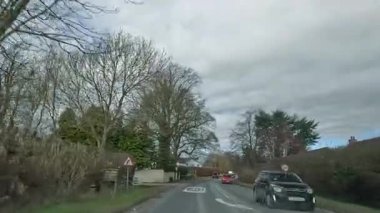 Bir yol ve bir araba