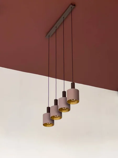 Kafenin tavanında modern lamba, kafeterya lambası, modern lamba, lüks lamba..