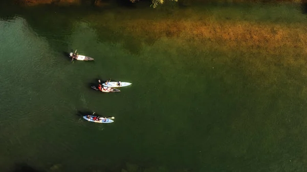 Xong Nehri 'ndeki kano manzarası, Vang Vieng, Laos.