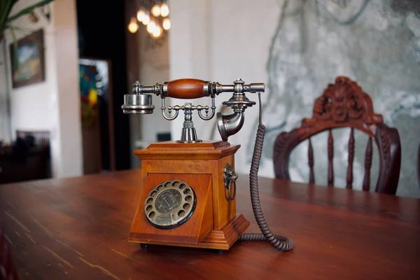 Антикварный Деревянный Телефон Деревянном Столе Антикварный Телефон — стоковое фото