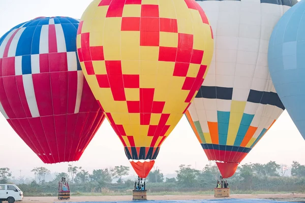Palloni Aerostatici Colorati Che Preparano Volare — Foto Stock