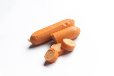 sosis beyaz arkaplanda izole