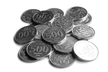 Beyaz arka planda 1000 rupia izole edilmiş Endonezya parası