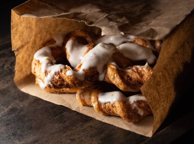 Kese kağıdında taze fırın..